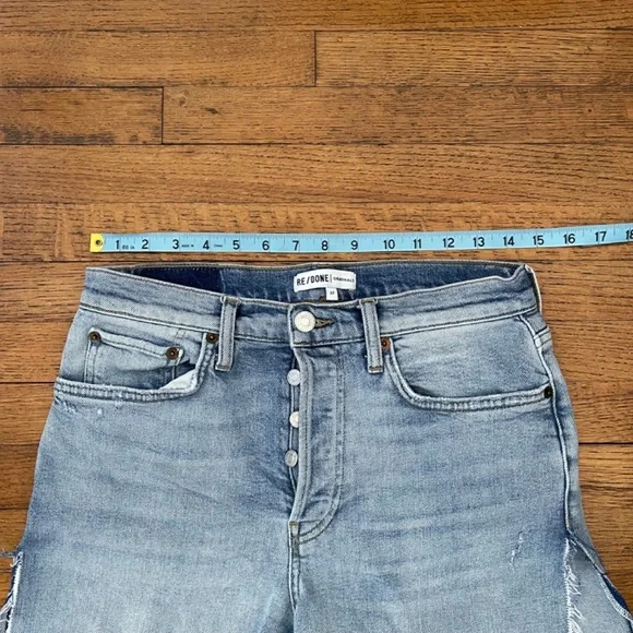 RE/DONE Originals The Short Button Fly Cut Off Denim Shorts in Dirty Destroy 27 - Picture 6 of 10